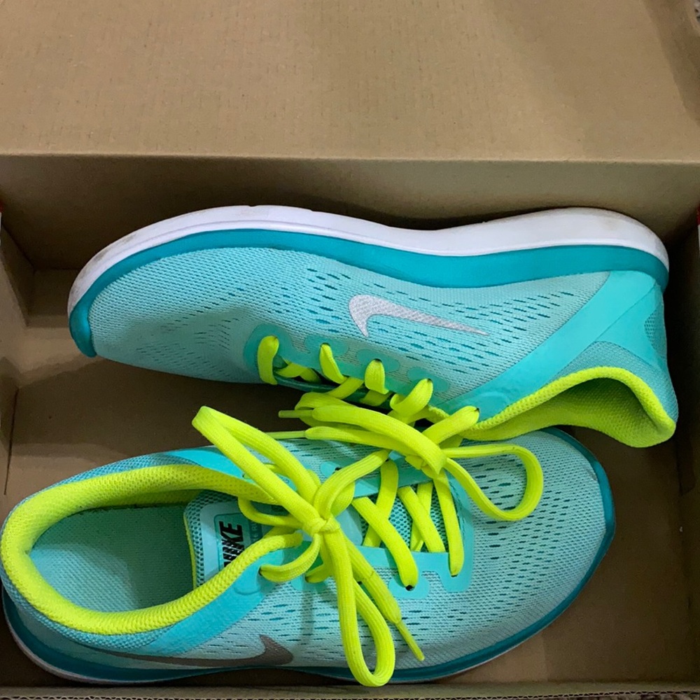 Nike women’s juvenate